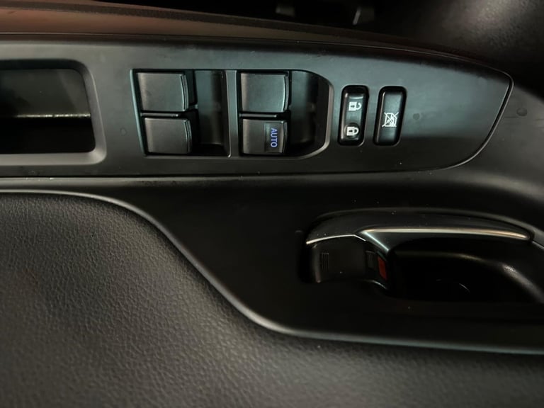 2018 Toyota Yaris 1.5 VVT-i Grey Bi-Tone Euro 6 5dr HATCHBACK Petrol Manual