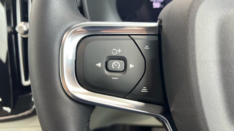 2022 Volvo XC40 2.0 B4P Plus Dark 5dr AWD Auto ESTATE PETROL Automatic