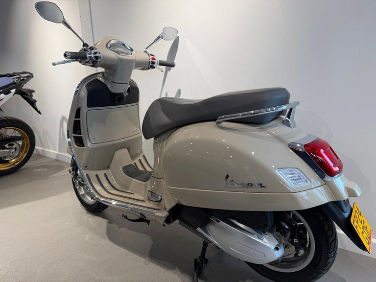 2024 VESPA GTS 300 HPE, '24 Plate with 967 miles