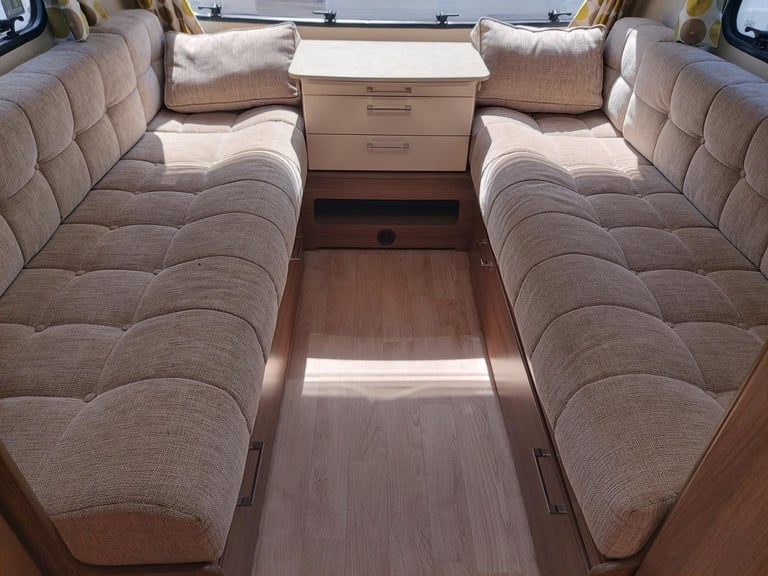 2016 Lunar Venus 460 2 Berth End Washroom Caravan