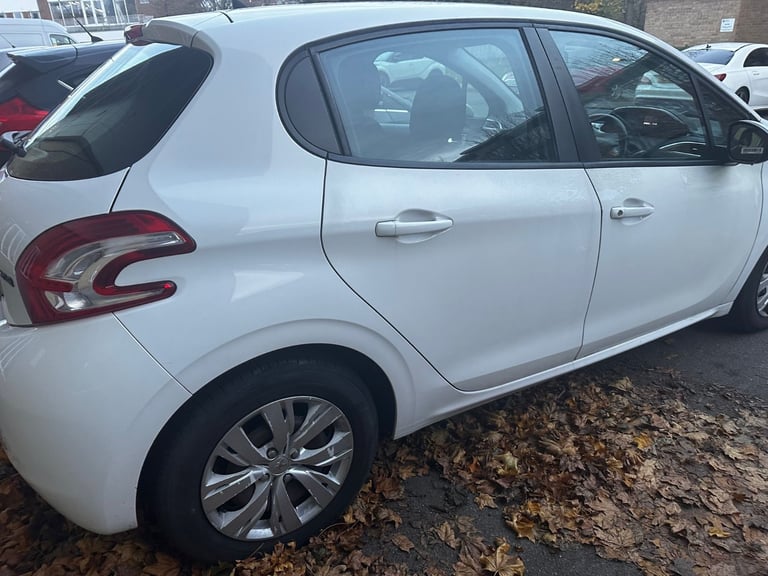 Peugeot, 208, Hatchback, 2014, Manual, 1199 (cc), 5 doors