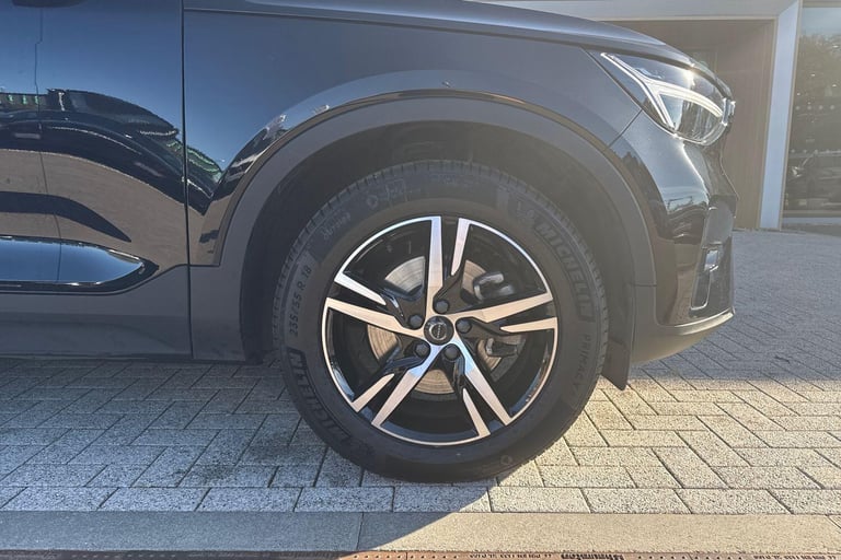 2023 Volvo XC40 2.0 B3 MHEV Plus SUV 5dr Petrol Hybrid DCT Auto Euro 6 (s/s) (163 ps) ESTATE Petr...