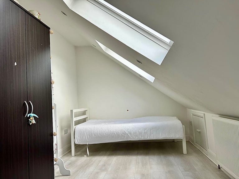 Rent Loft Single Room - High Road, Romford RM6 6AJ 