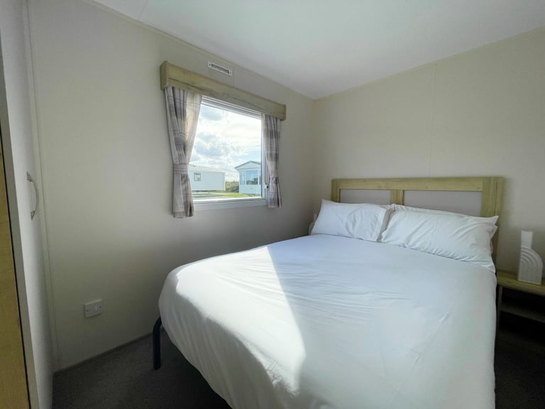 CHEAP STATIC CARAVAN FOR SALE AT BROADLAND SANDS HOLIDAY PARK - 11.5 MONTH OWNER SEASON