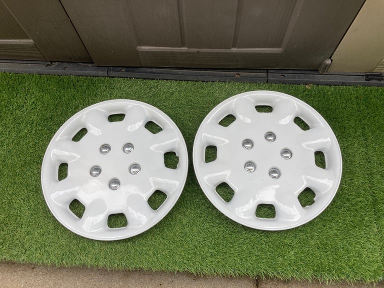 15” white caravan wheel trims £15
