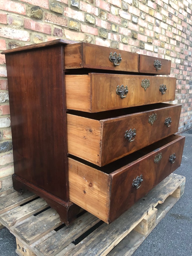 Antique 18th century Queen Ann Walnut chest of drawers 
