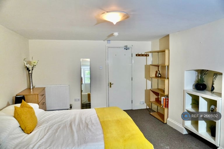 3 bedroom flat in Waverley Road, Redland, BS6 (3 bed) (#2665132)