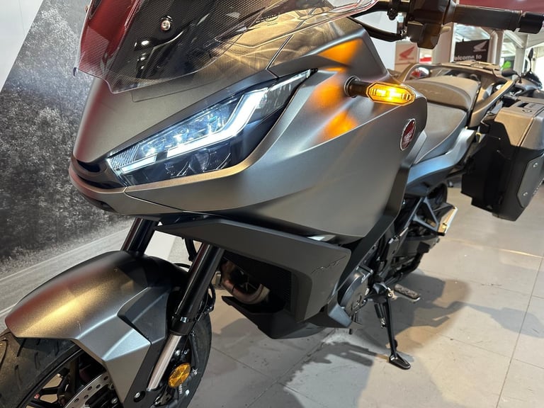 Honda NT 1100 DCT 2025 with 1644 miles + Panniers 