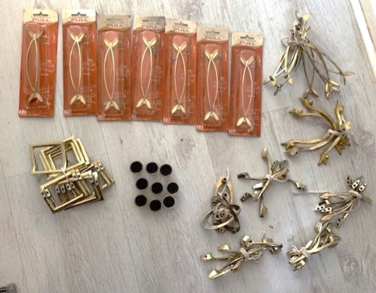 image for 60+ GOLD COLOURED HANDLES & KNOBS