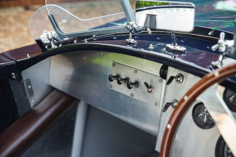 2022 REALM C-TYPE REALM SALOON PETROL Manual