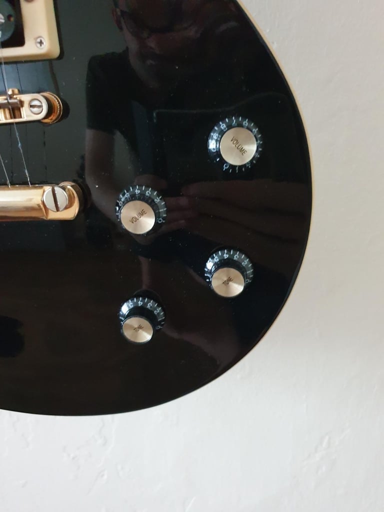 Les Paul V100 by Vintage