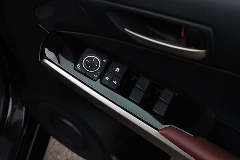 2018 Lexus IS 2.5 300h Sport E-CVT Euro 6 (s/s) 4dr SALOON Petrol/Electric Hybrid Automatic