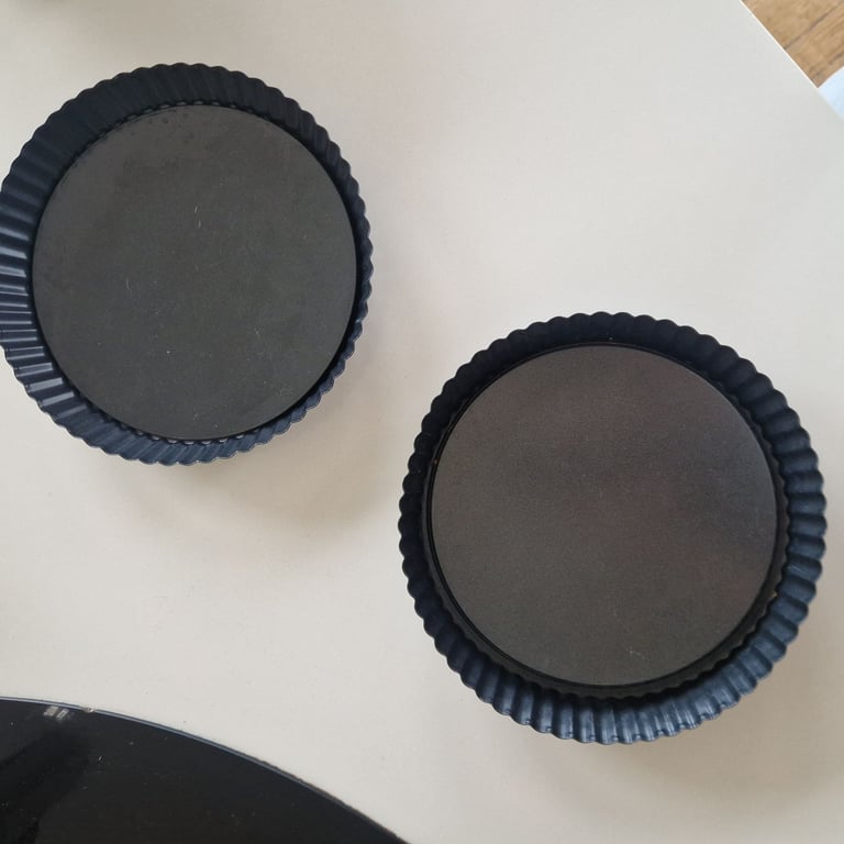 Baking tray, cake maker, cupcakes metal bowls 