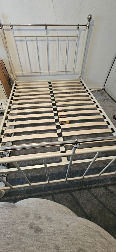 Double bed base 