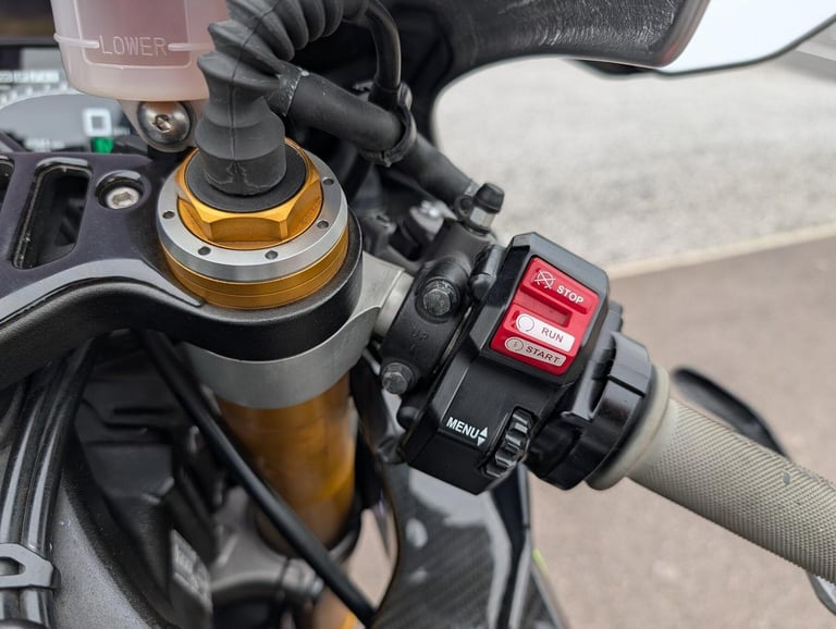 2016 YAMAHA YZF-R1M