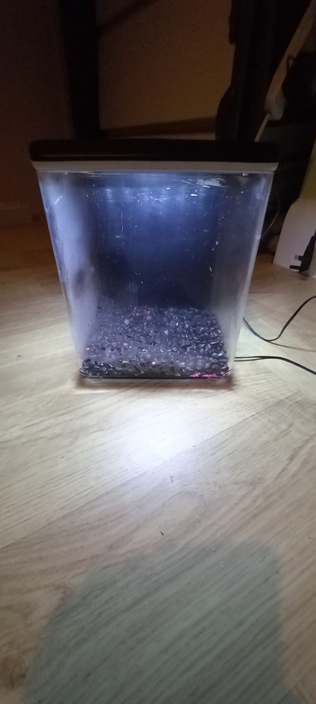 Cube fish tank 