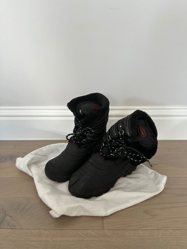 image for KHOMBU walking boots