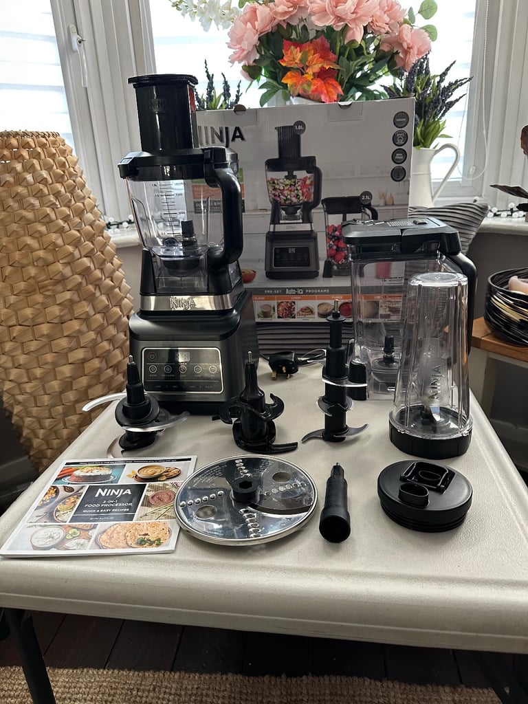 Ninja 3-in-1 food processor with pre-set IQ programs 