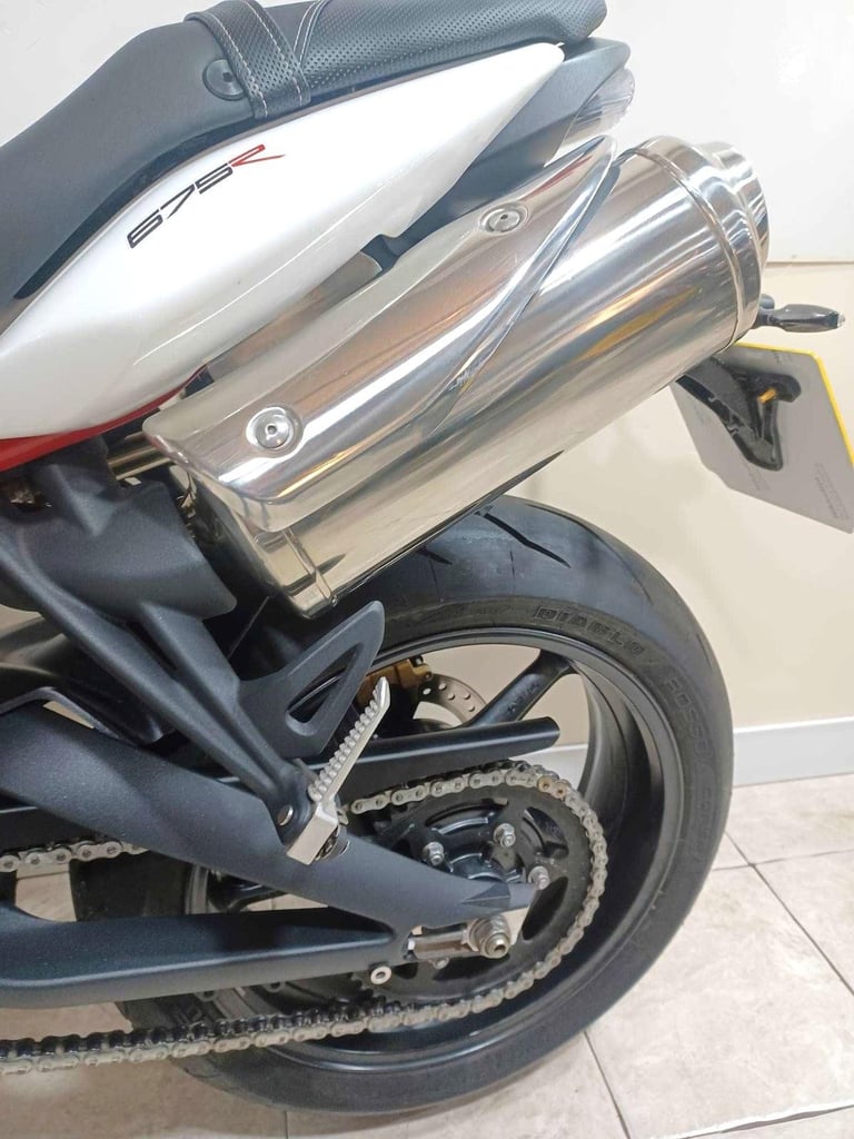 Triumph Street Triple 675-R 61-REG ONLY 411 DRY MILES WITH EXTRAS £5399.OTR