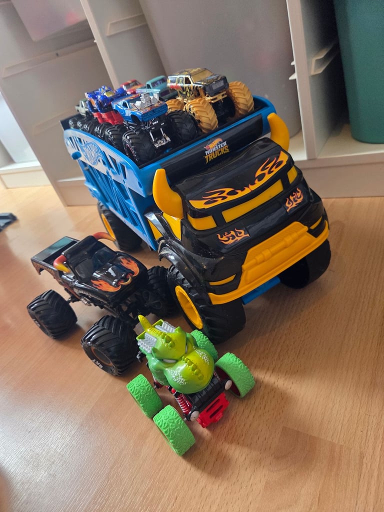 Hotwheels monter trucks 