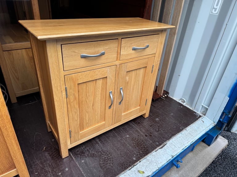 image for Solid oak Sideboard In Excellent Condition Possible Delivery 