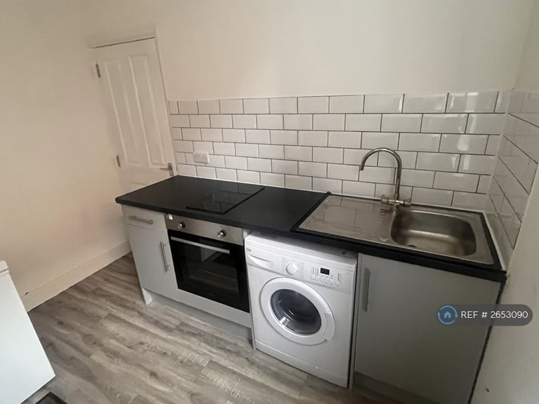 Studio flat in Manor Road, Aylesbury, HP20 (#2653090)