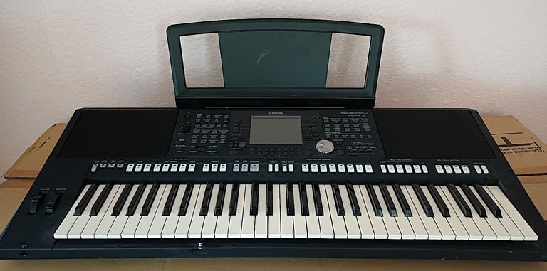 image for Yamaha PSR-S950 Digital Workstation Keyboard & Stand