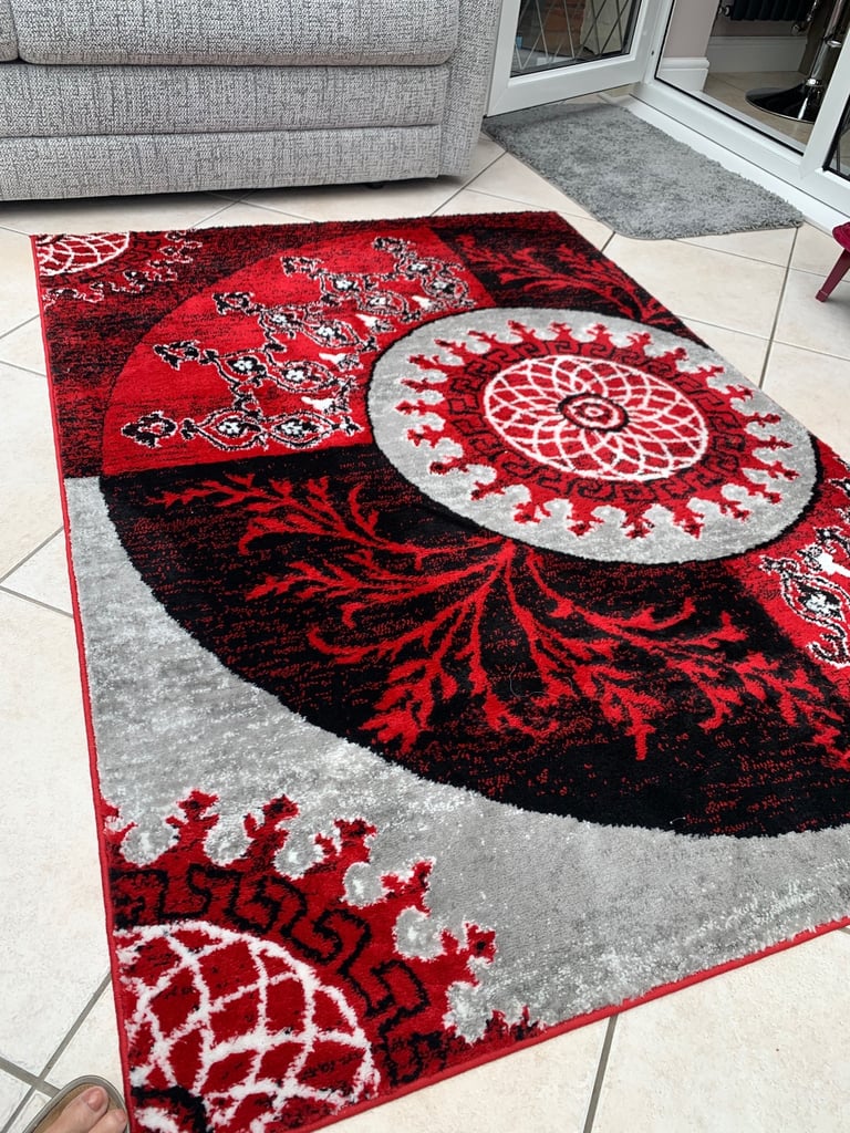 Unusual Rug. Size 120 x 170