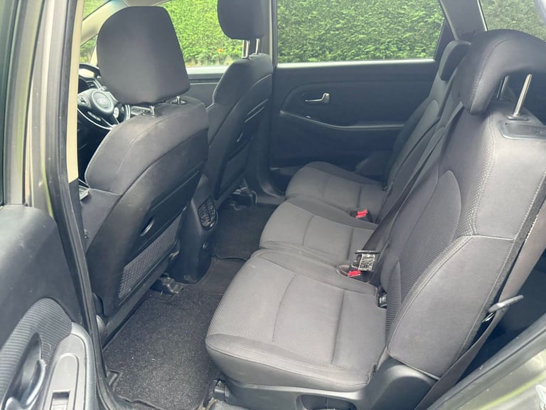 Kia Carens 2 1.7 CRDi MPV 7-seater Automatic with 12 Months Mot&Low Mileage 79K&Full Ser Hist