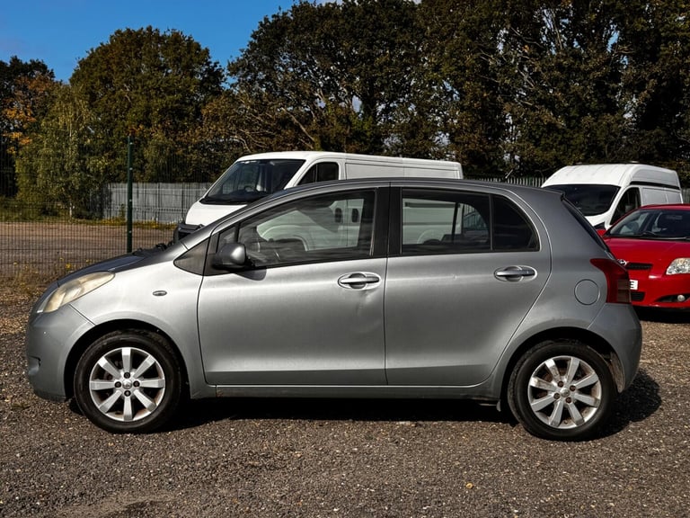  Toyota Yaris 1.3 VVT-i Zinc Hatchback 5dr Petrol Manual (141 g/km, 85 bhp) Petrol Manual