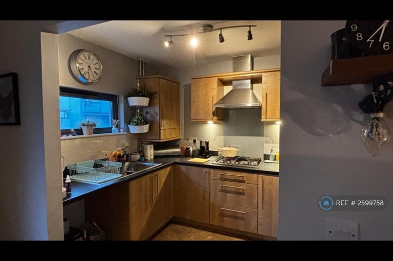 1 bedroom flat in St. Margarets Court, Maritime Quarter, Swansea, SA1 (1 bed) (#2599758)