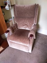 Riser/recliner chair 