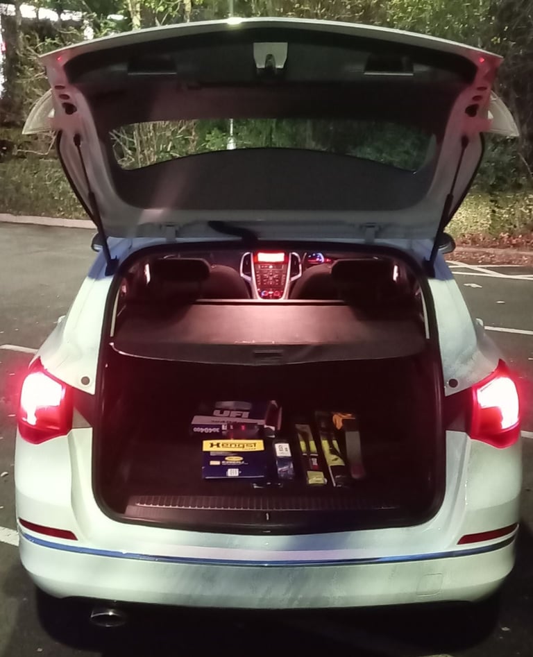 Vauxhall, ASTRA, Estate, 2012, Auto, Automatic, 1956 (cc), 5 doors, 2 Keys