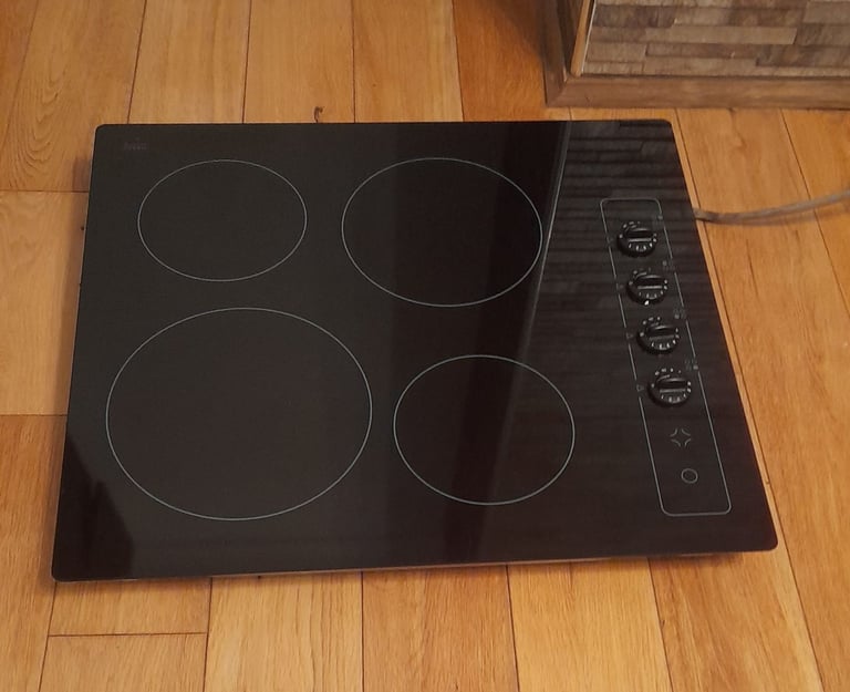 image for CERAMIC HOB: WHIRLPOOL * works on ordinary plug *- DELIVERY AVAILABLE 