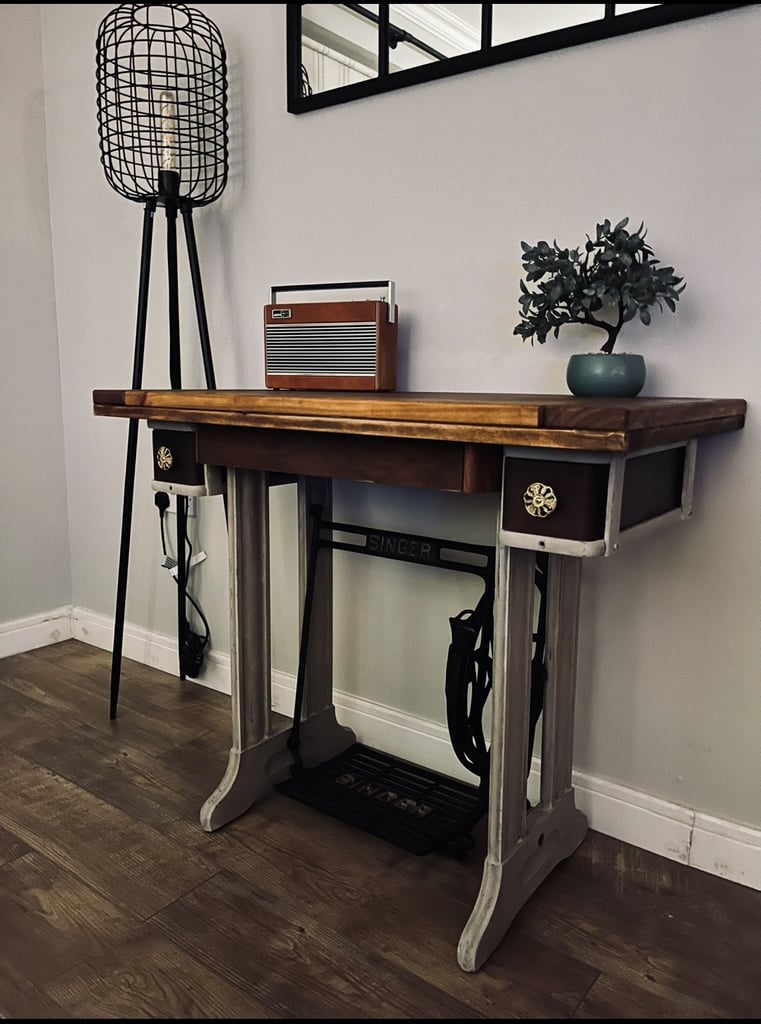 Stunning retro/industrial style fully refurbished Singer sewing machine/desk/console table