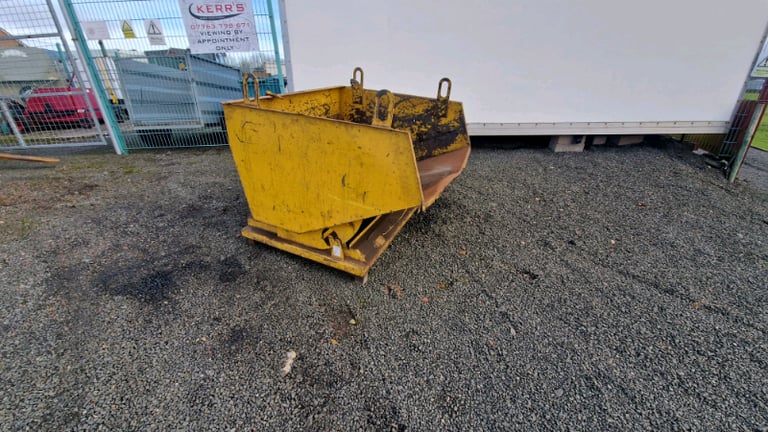 Forklift tipping skip tractor telehandler 