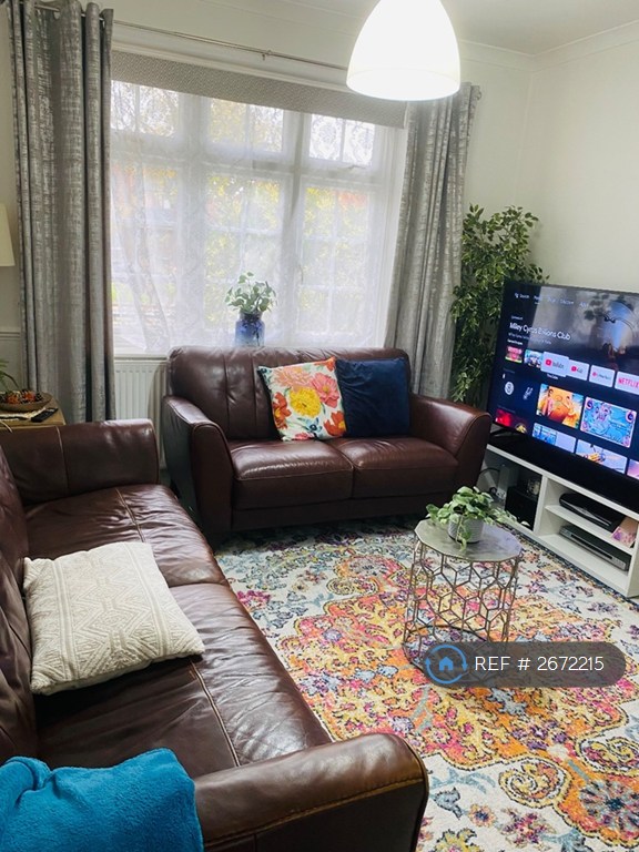 2 bedroom house in Valence Avenue, London, RM8 (2 bed) (#2672215)