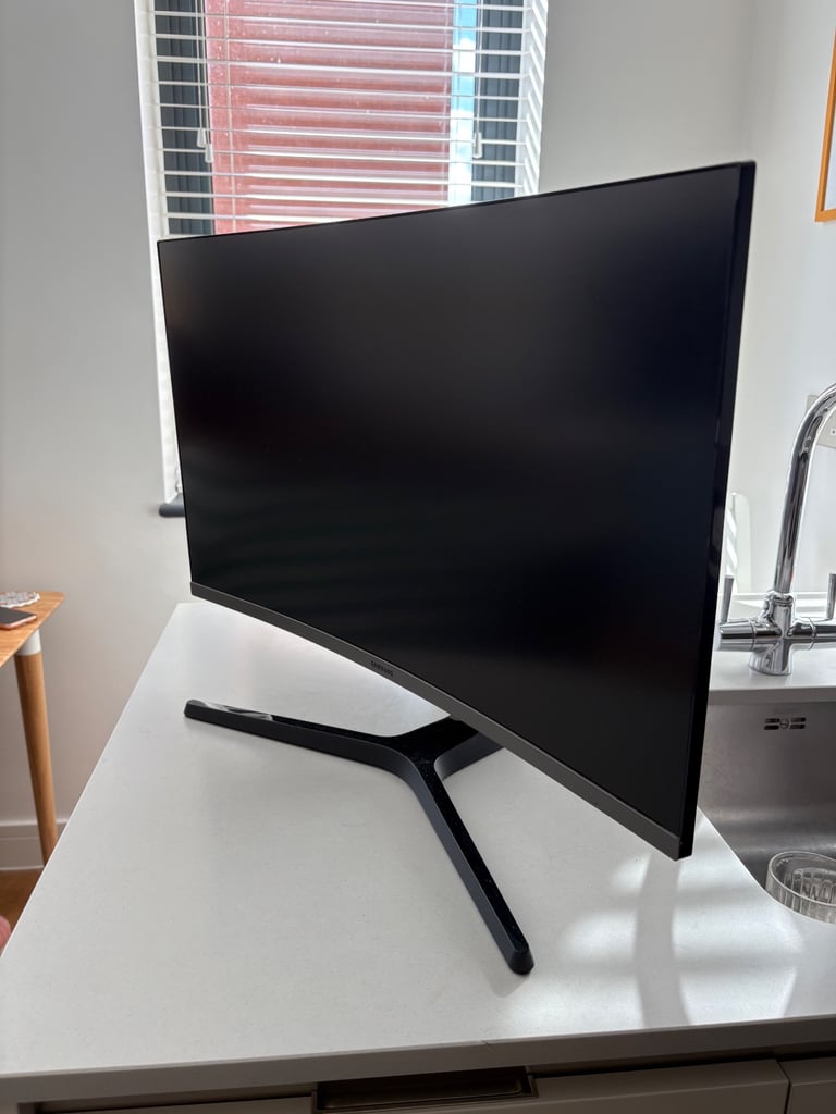 Two Samsung Curved Monitors  27”  – £200 for both!