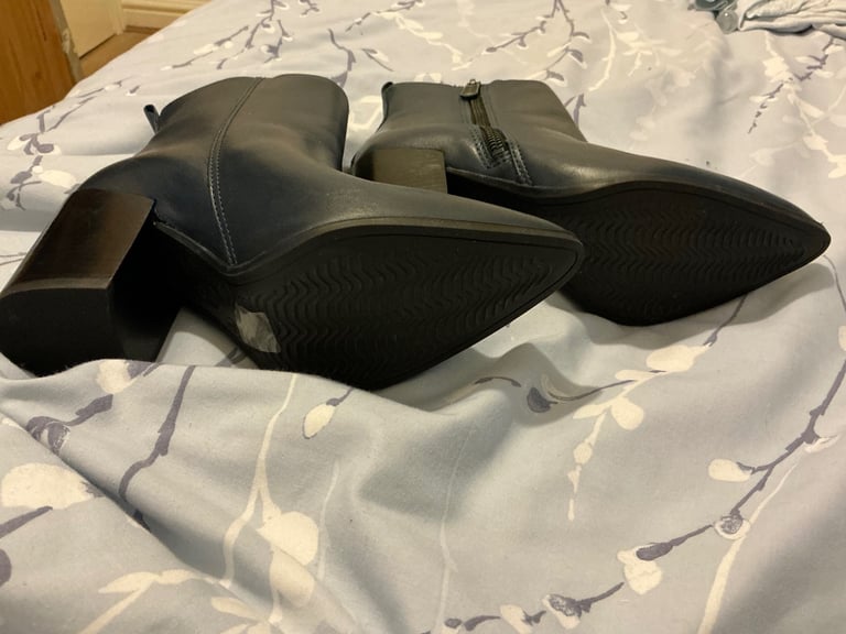 Leather ladies boots