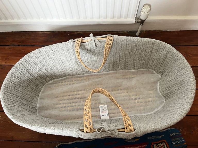 image for Moses Basket & Mattress + mattress protector and 4 fitted sheets