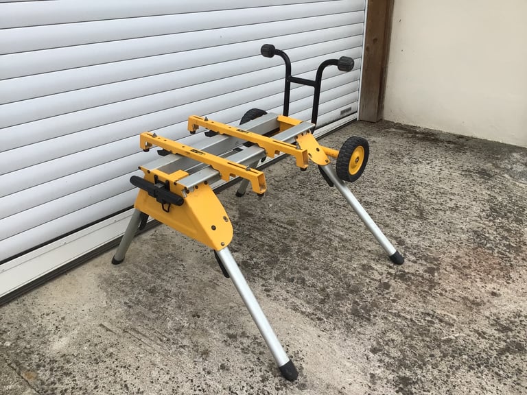 Portable chop saw stand