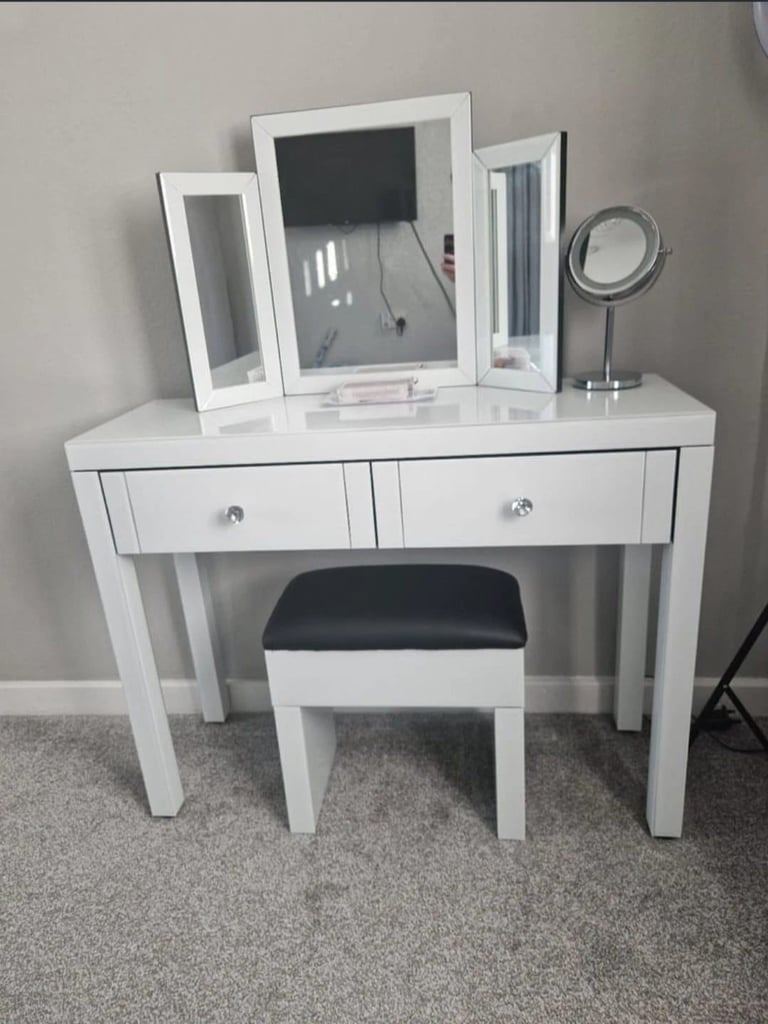 White mirrored glass dressing table set 