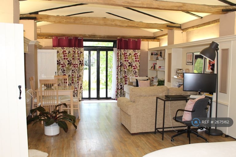 Studio flat in Frith Farm House, Faversham, ME13 (#2675162)