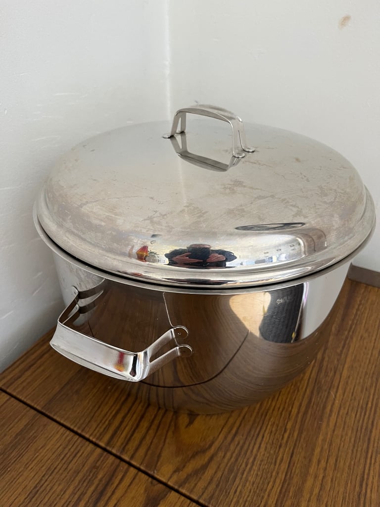 image for Large 8 L pans with lid