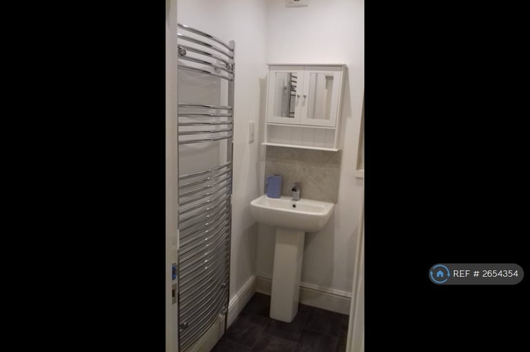 2 bedroom flat in West End Lane, London, NW6 (2 bed) (#2654354)