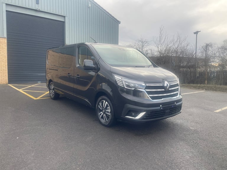  Renault Trafic LL30 Blue dCi 170 Extra Sport Crew Van EDC Crew Bus  Diesel Automatic