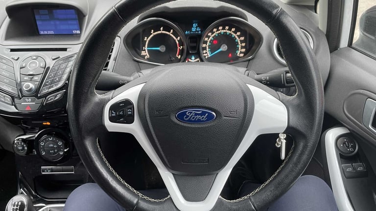 2016 Ford Fiesta 1.0 EcoBoost Zetec White 5dr HATCHBACK PETROL Manual