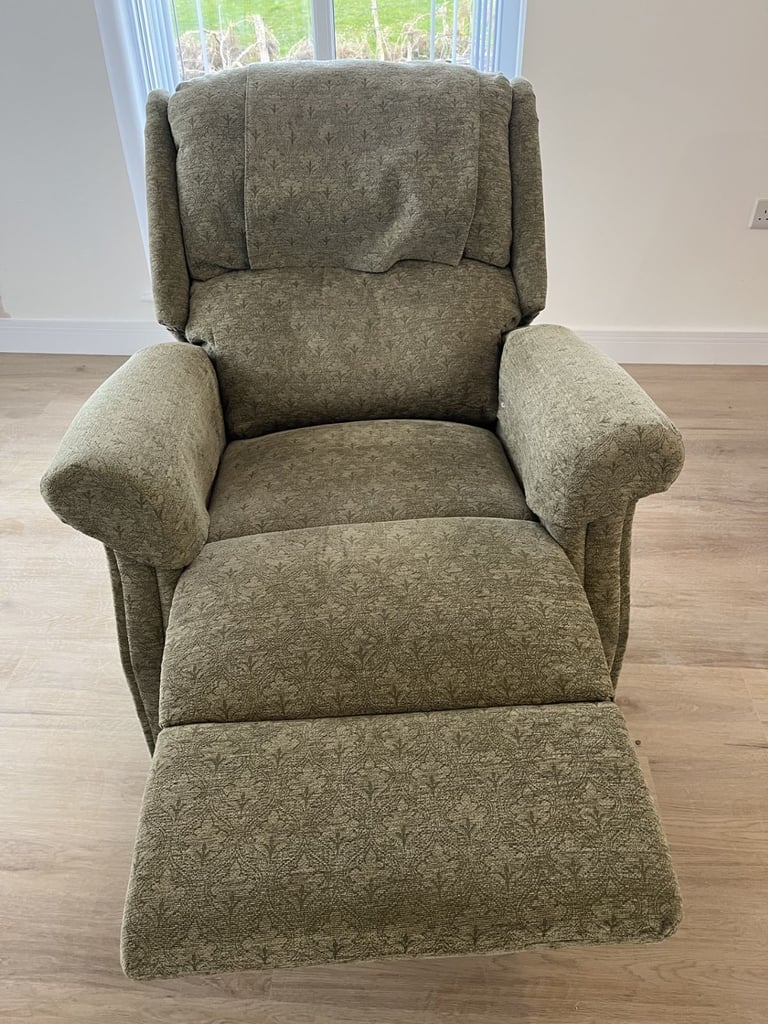 Riser recliner chair