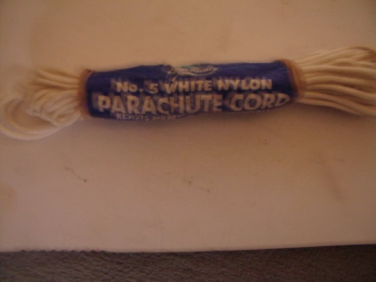 Approx 40 foot/12 metres white nylon parachute cord no 5..resists mildew