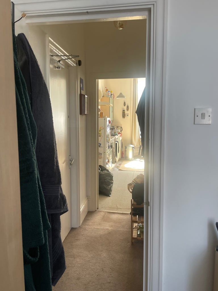 10 minutes walk from Leeds centre - 1 bed self-contained flat